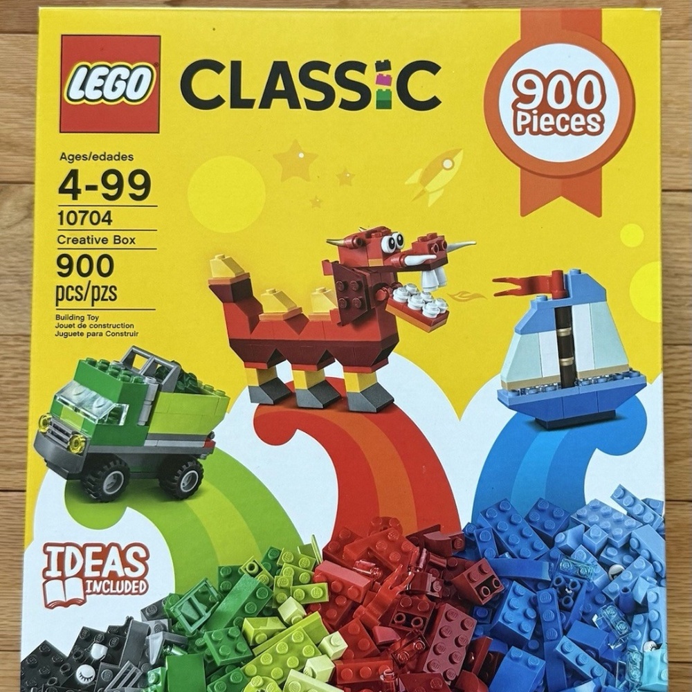LEGO 10704 "Creative Box" 900 pieces. UNOPENED.